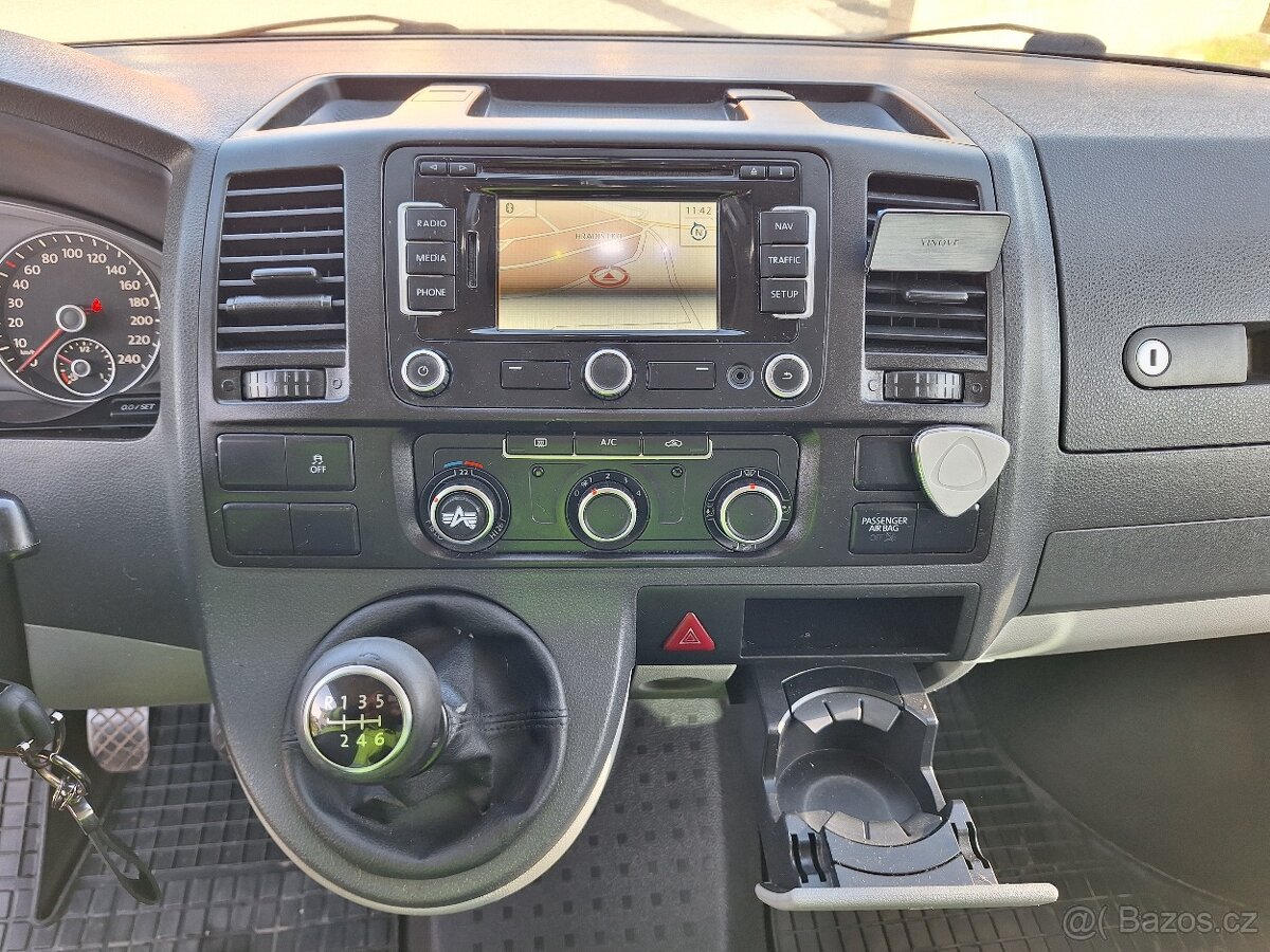 VW T5 LONG 2.0TDi 103kW 2013 5MÍST KLIMA KŮŽE - 11