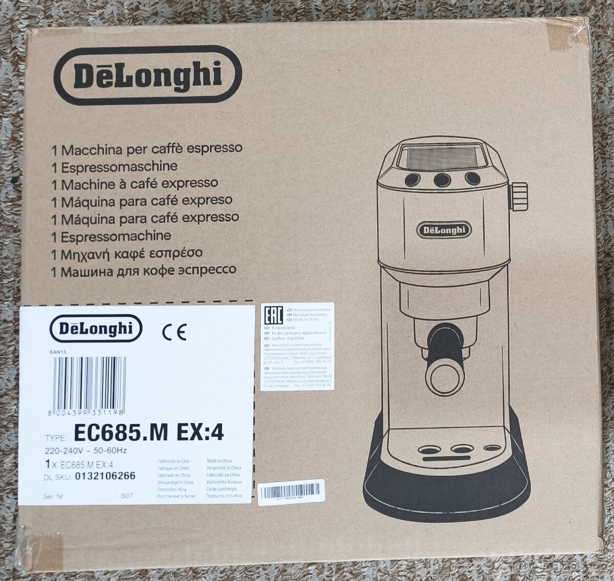 Pákový kávovar De'Longhi Dedica EC 685.M - 11