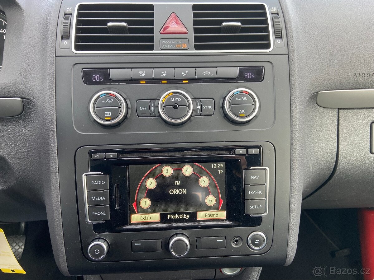 VW Touran 1.6 TDi Navigace,Climatronic - 11