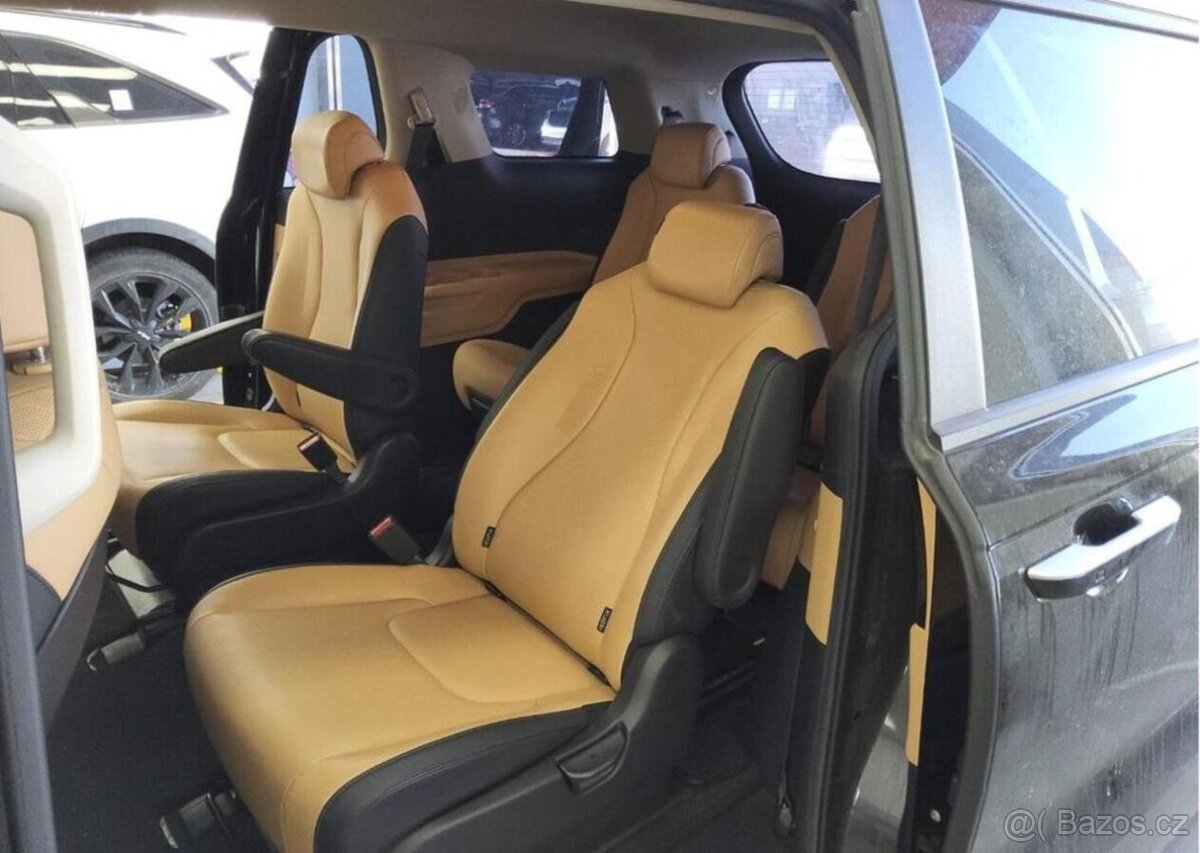 Kia Carnival 2.2-9 MÍST-VŮZ NA CESTĚ - 11