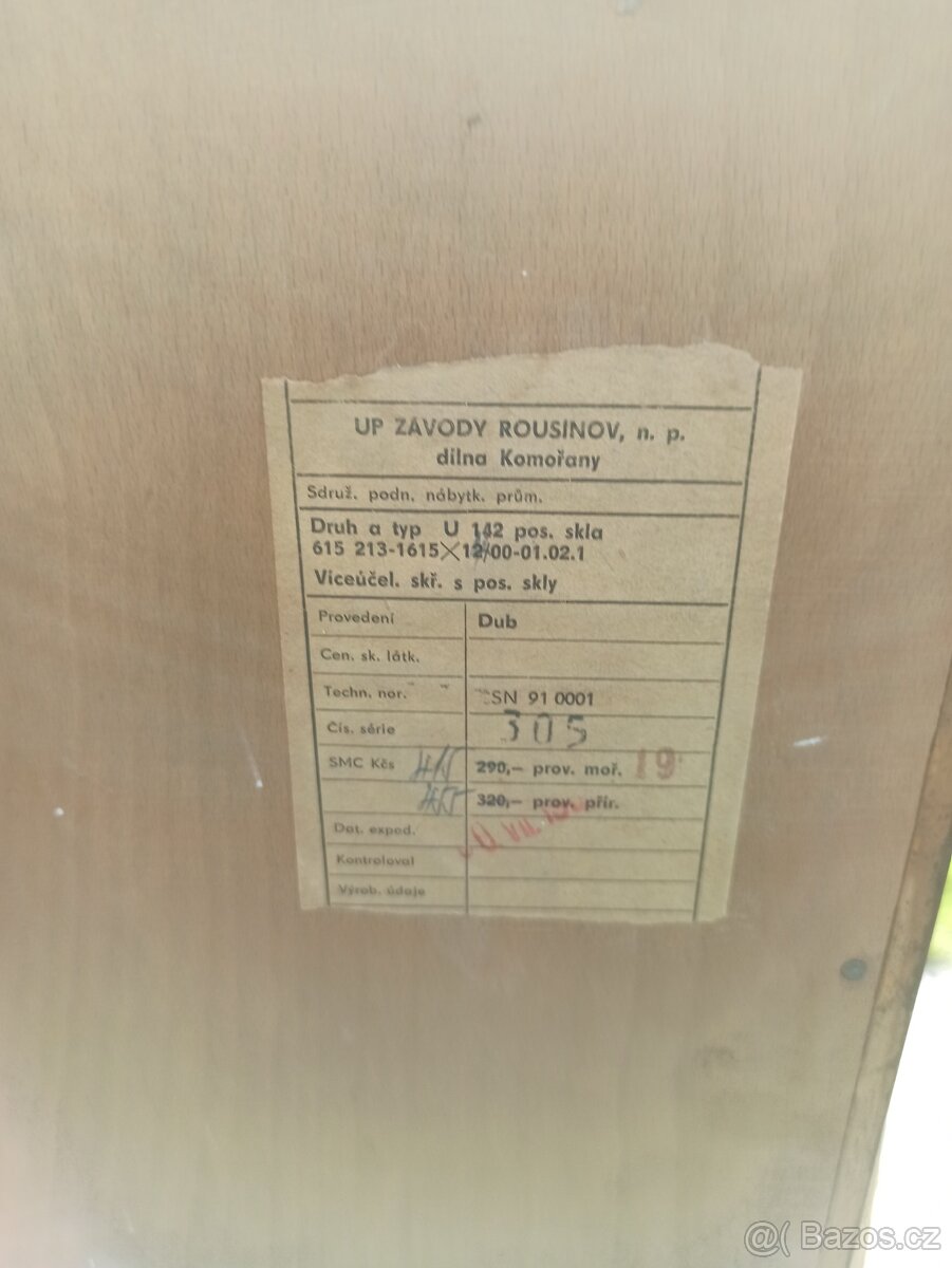 Knihovna/ regál/ úložné prostory - 11