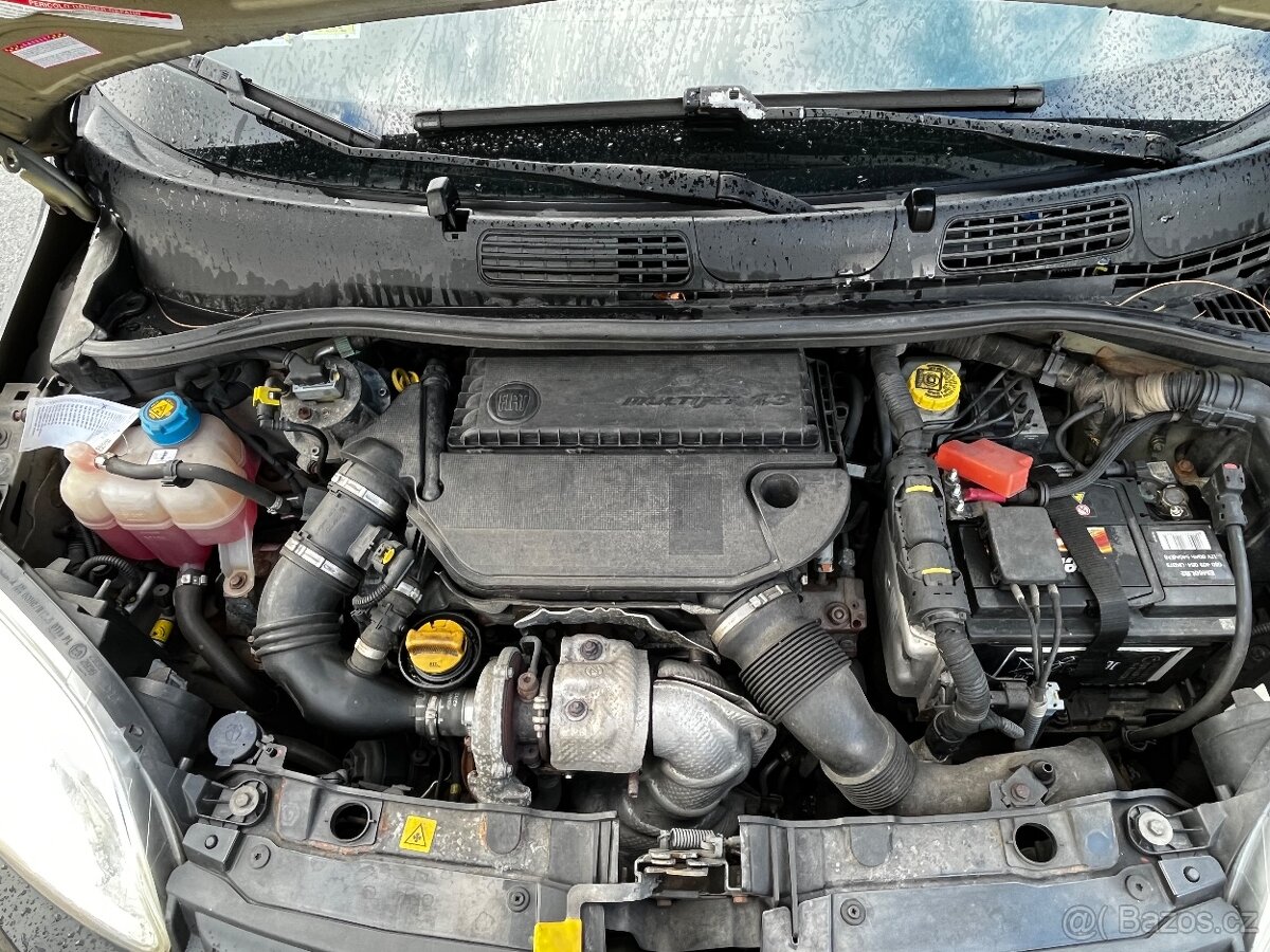 Fiat Panda 1.3 MultiJet 4×4 • vyhř. sedačky • 2 sady ALU kol - 11