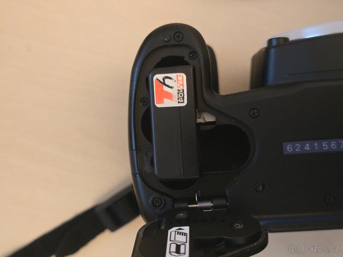 Pentax K-50 + objektivy + vybavení - 11