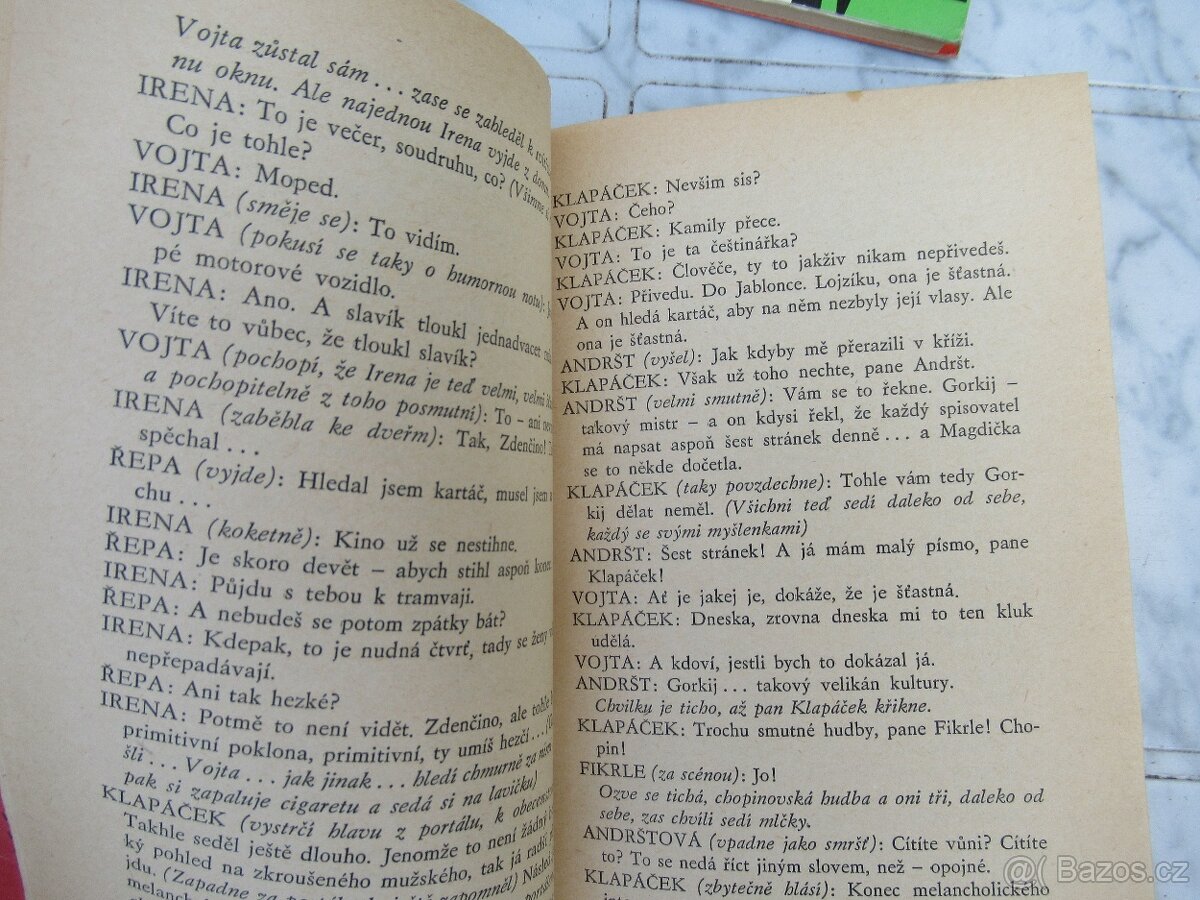 různé staré knihy - 11