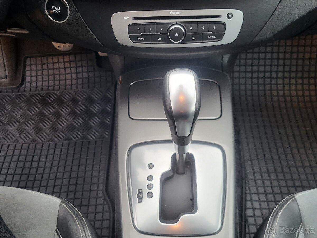 Renault Laguna III 2.0dCi 127kW 4Control - Webasto - 2x sada - 11