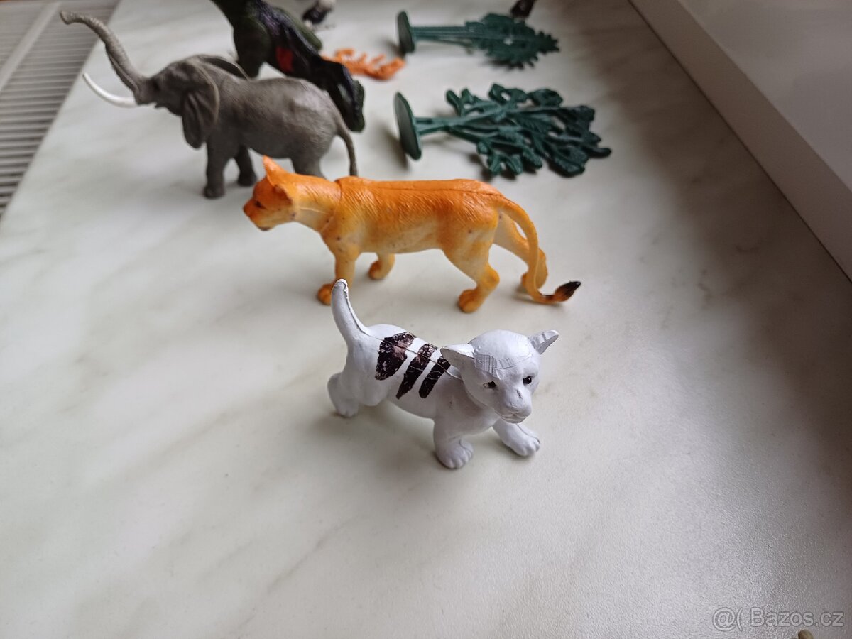 Dětské hračky, zvířátka. - 11