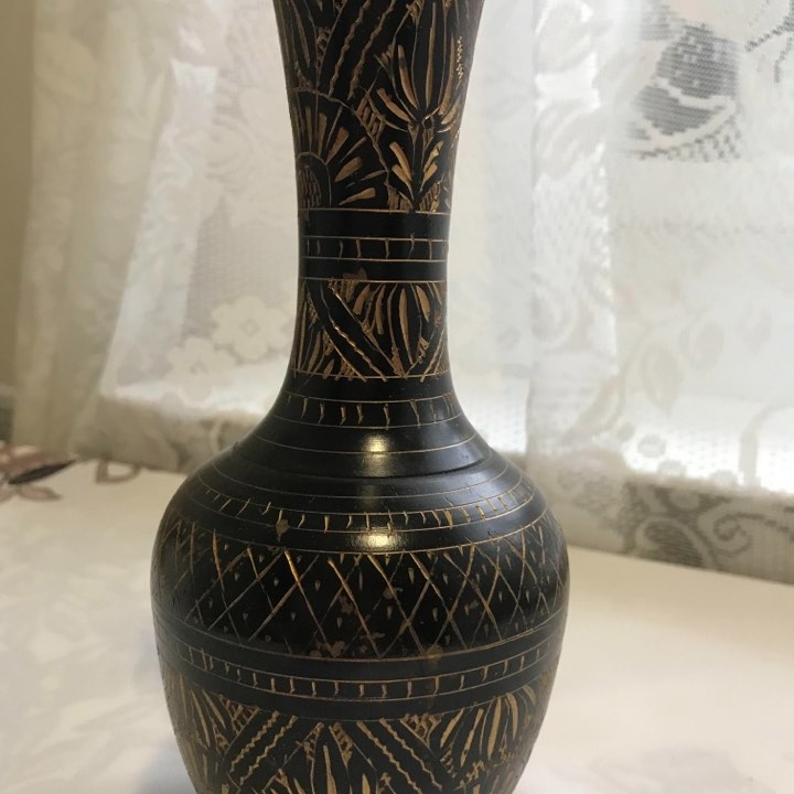 Černé tepané karafy, váza a vintage - 11