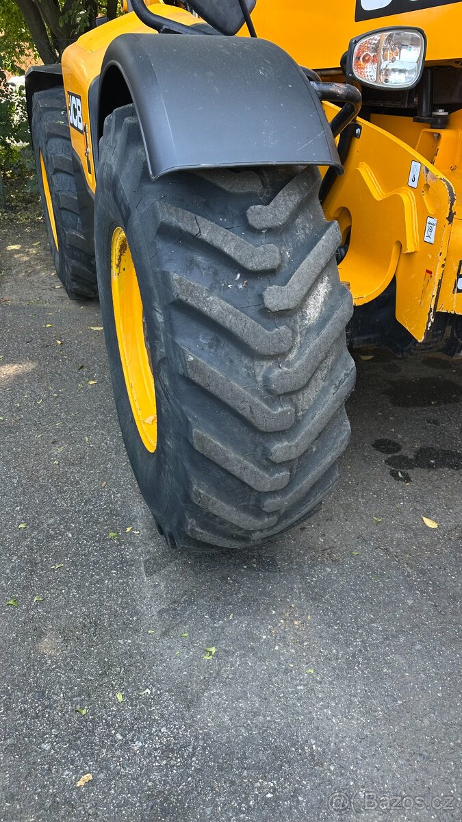 JCB 560-80 AGRI PLUS - 11