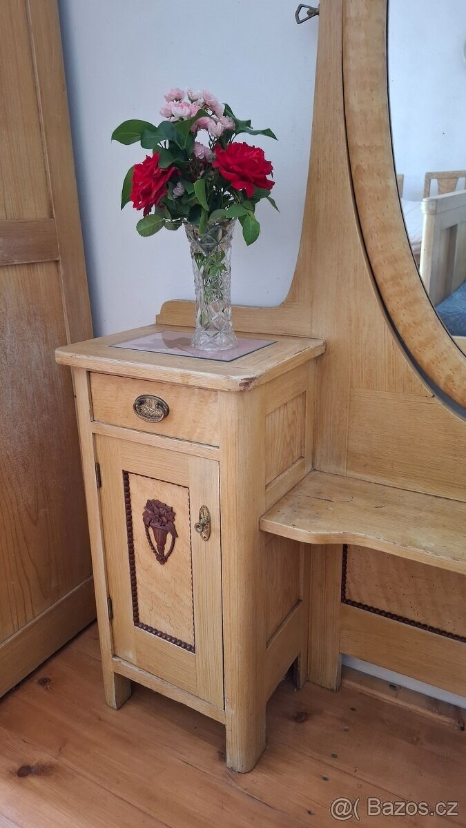 Starožitná ložnice komplet - 11