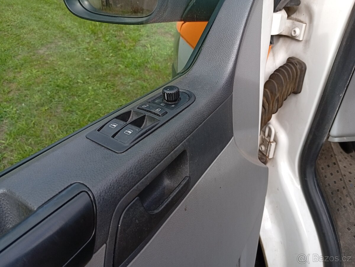 Volkswagen Transporter, 2.0 TDi (103 kw) - montážní vůz - 11