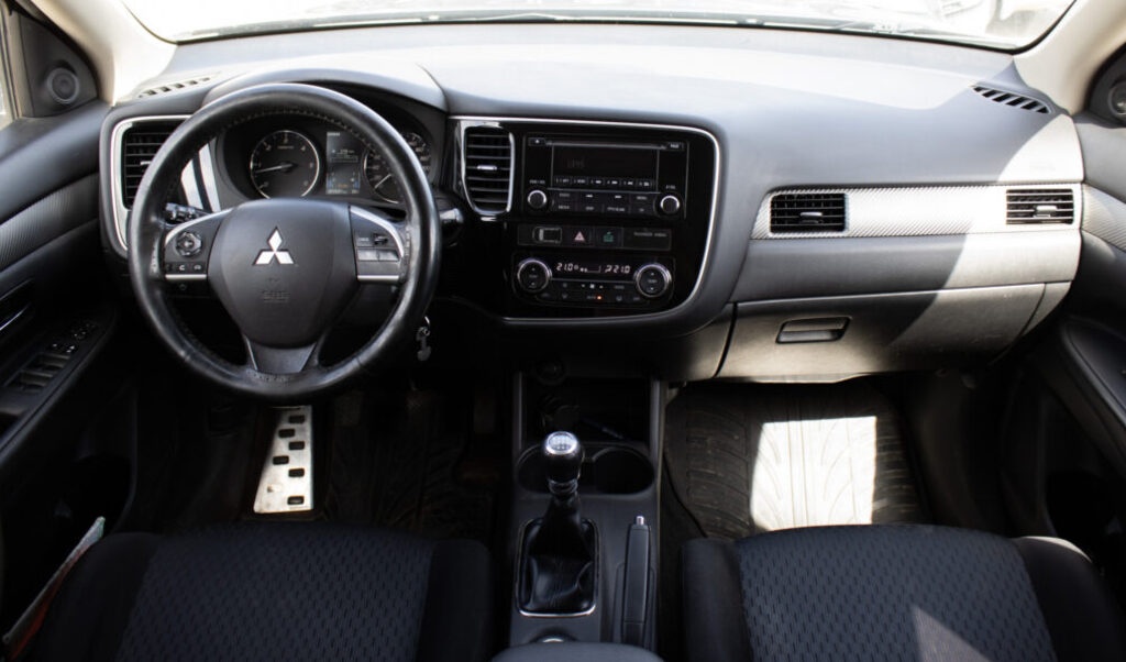 Mitsubishi Outlander z roku 2012 - 11