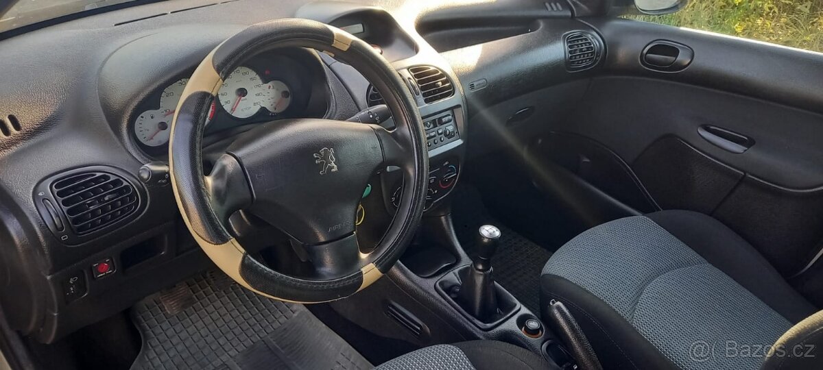 Peugeot 206sw 1.4HDI tažné zařízení,klimatizace - 11