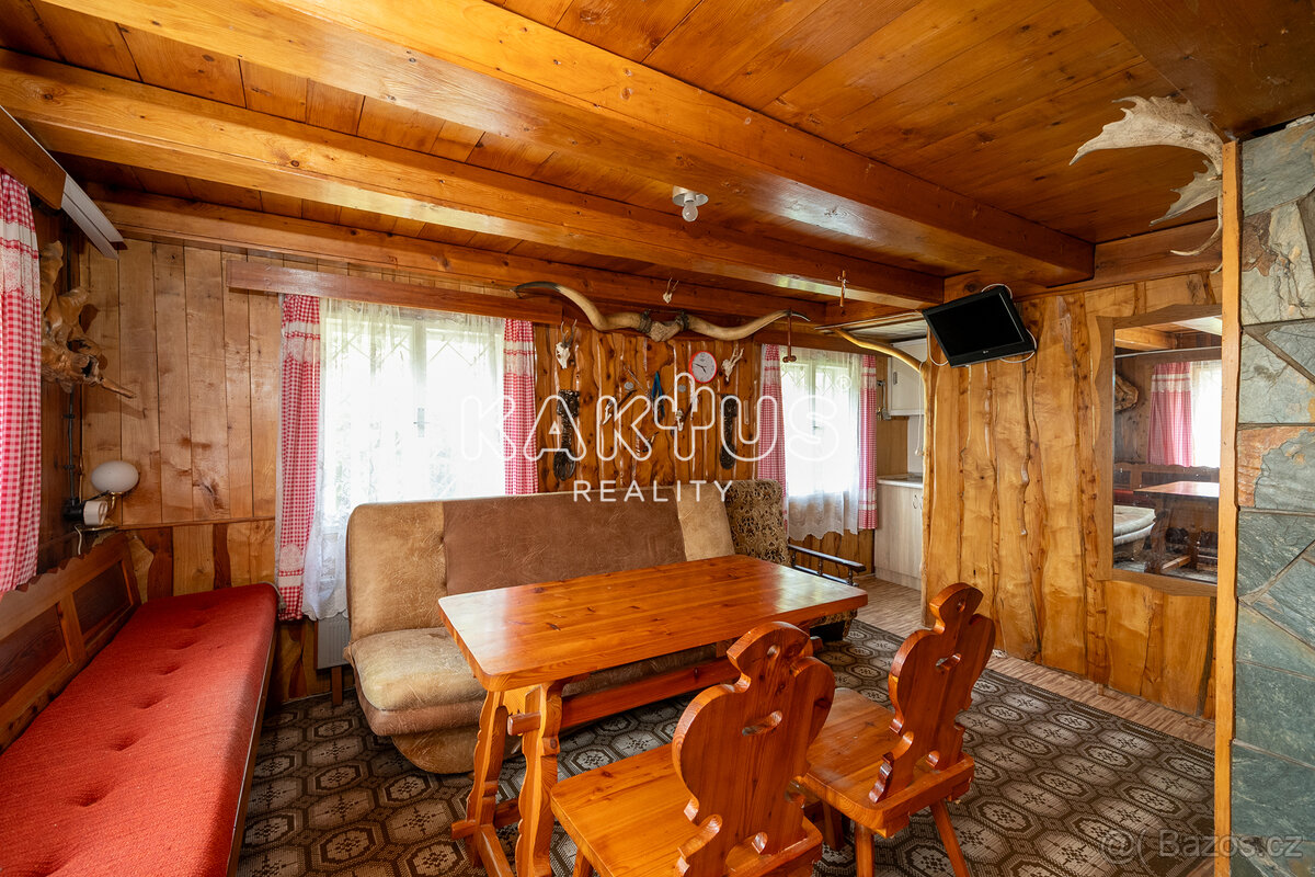 Prodej chaty se stavebním pozemkem o ploše 2870 m² v obci Ho - 11