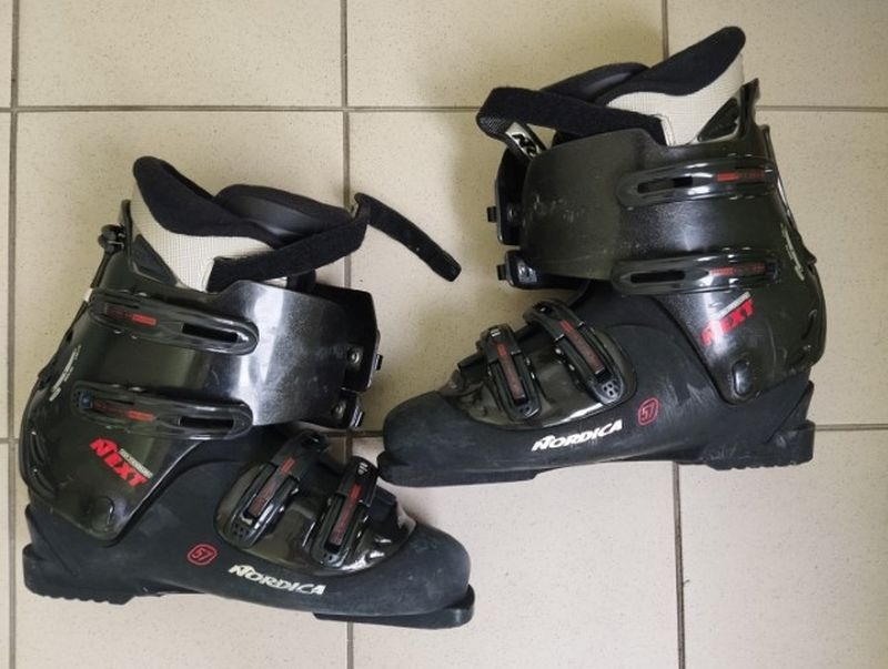 Běžky Rossignol (červené), hůlky a sjezdové boty nadměrná ve - 11