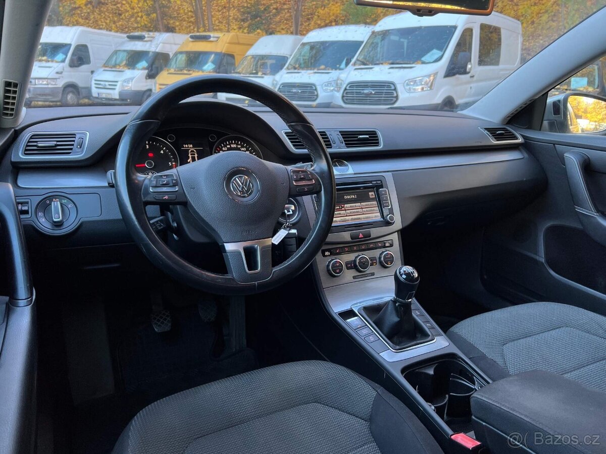 Volkswagen Passat Combi 2.0 TDI 103 kW klima serviska ČR - 11
