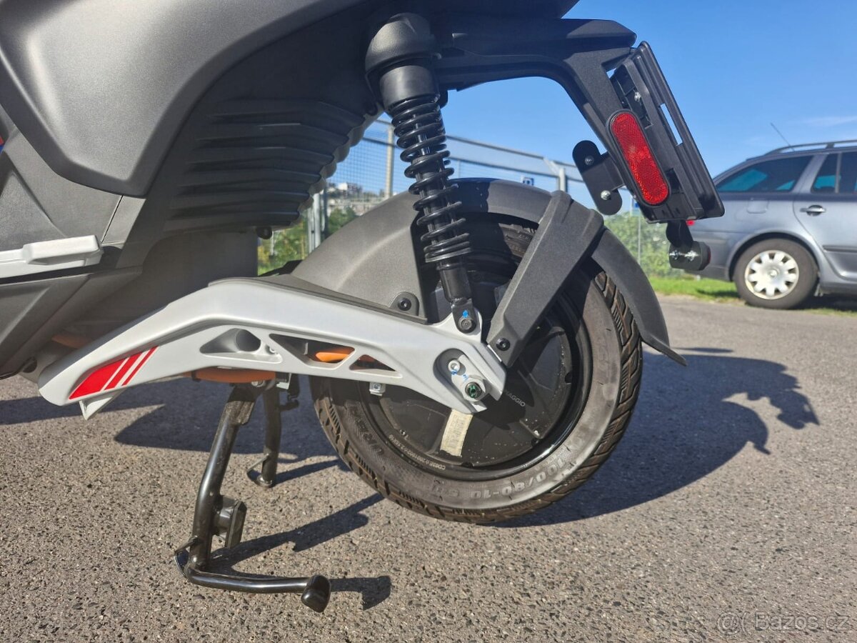 PIAGGIO 1 L3 E5 - předváděcí motocykl - 11