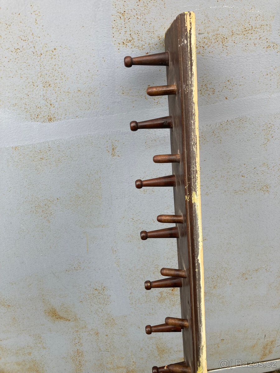Věšák dřevěný nástěnný starožitný za 400 kč - 11
