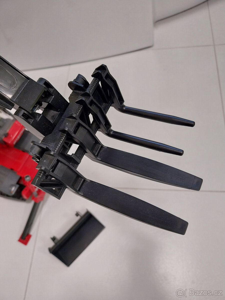 Bruder Manitou teleskopický nakladač s vídlemi a lžící - 11