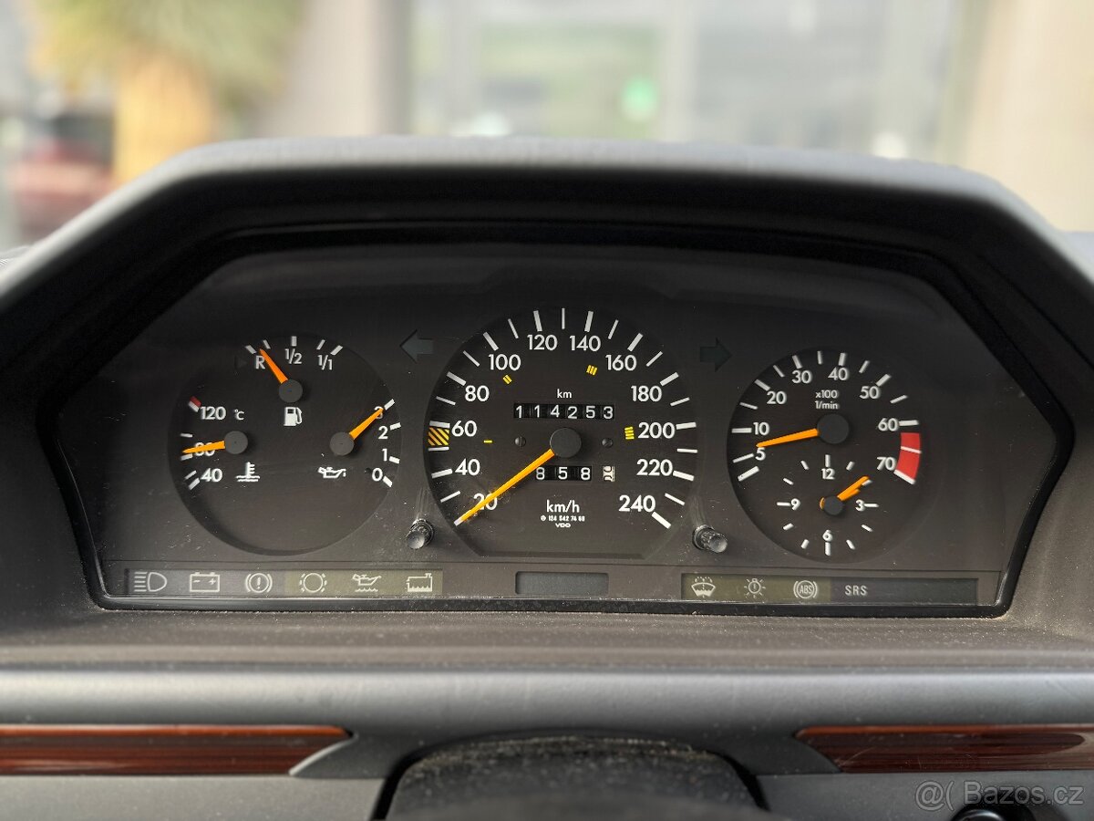 Mercedes-Benz W124 220CE 110kW TOP STAV 2.MAJITEL Manuál - 11