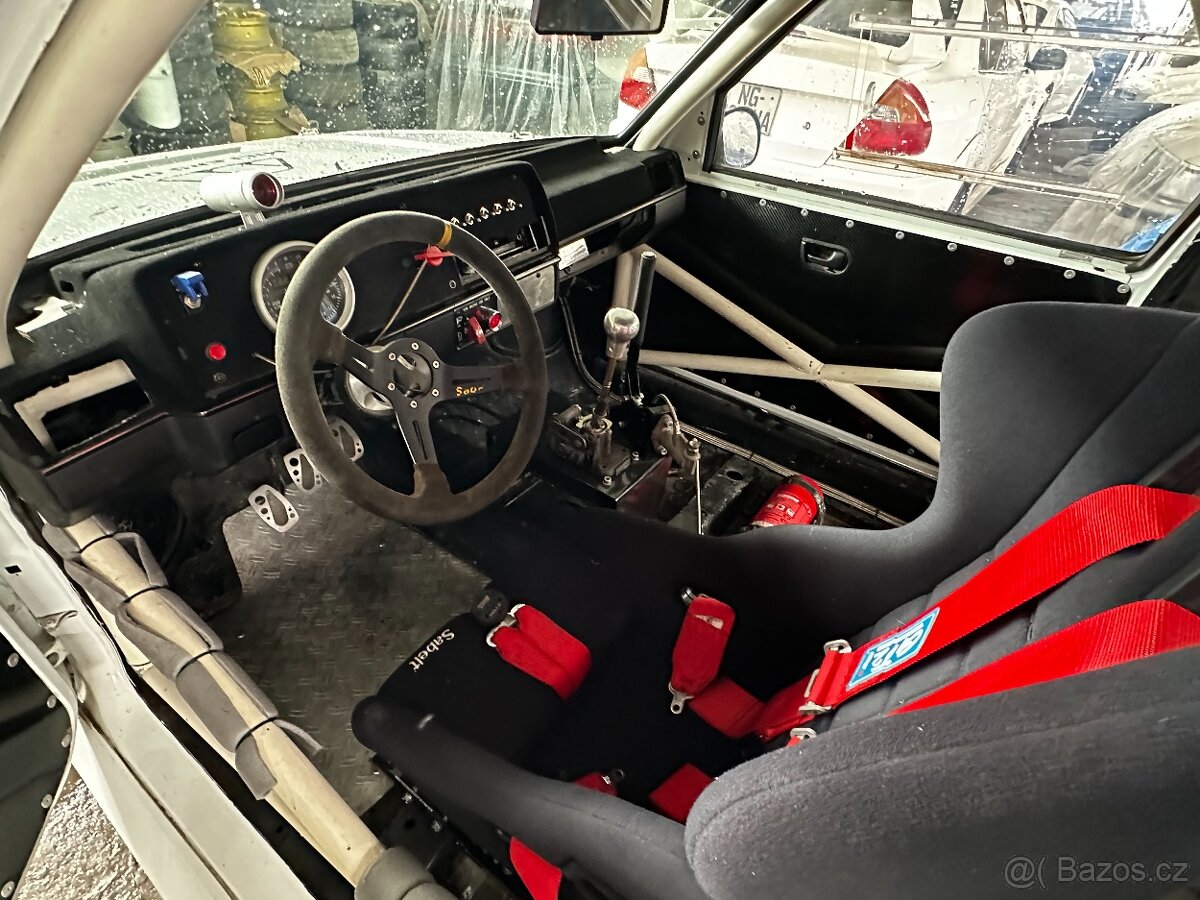 Volkswagen Golf závodní 1991 GTI raketa Rallye, cca 200 koní - 11