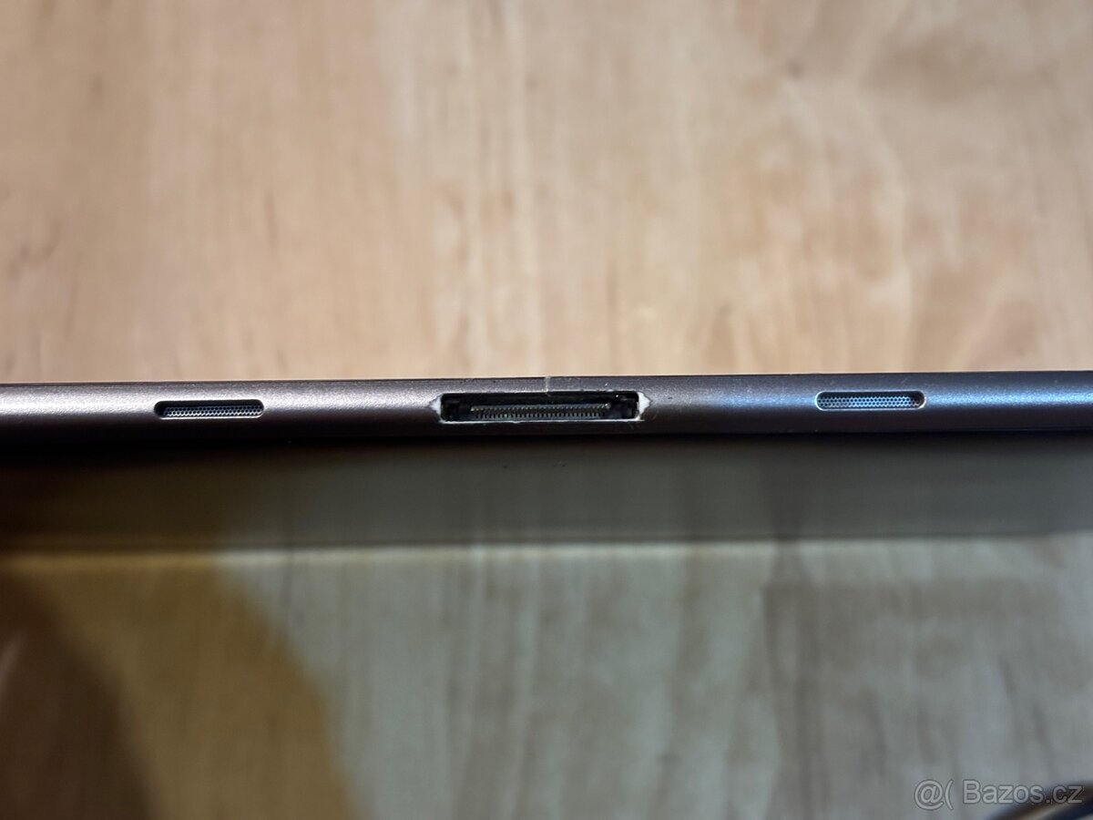 Samsung Galaxy Tab 8.9 na díly + obal a kabel - 11