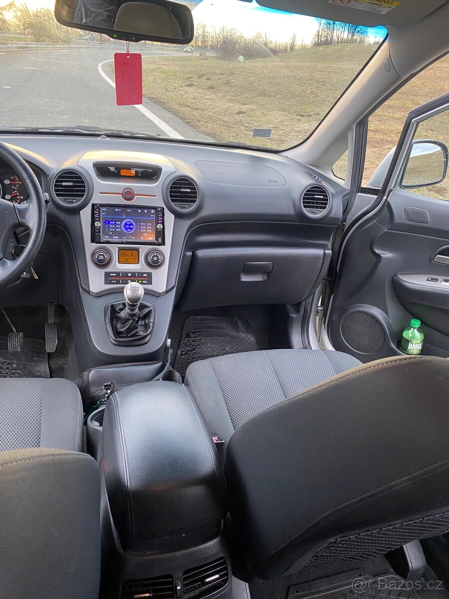 Kia Carens 2.0 CRDi 103 kW - 11