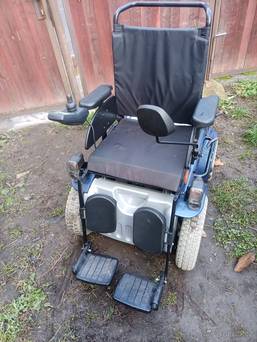 Prodám elektrický invalidní vozík funkční - 11