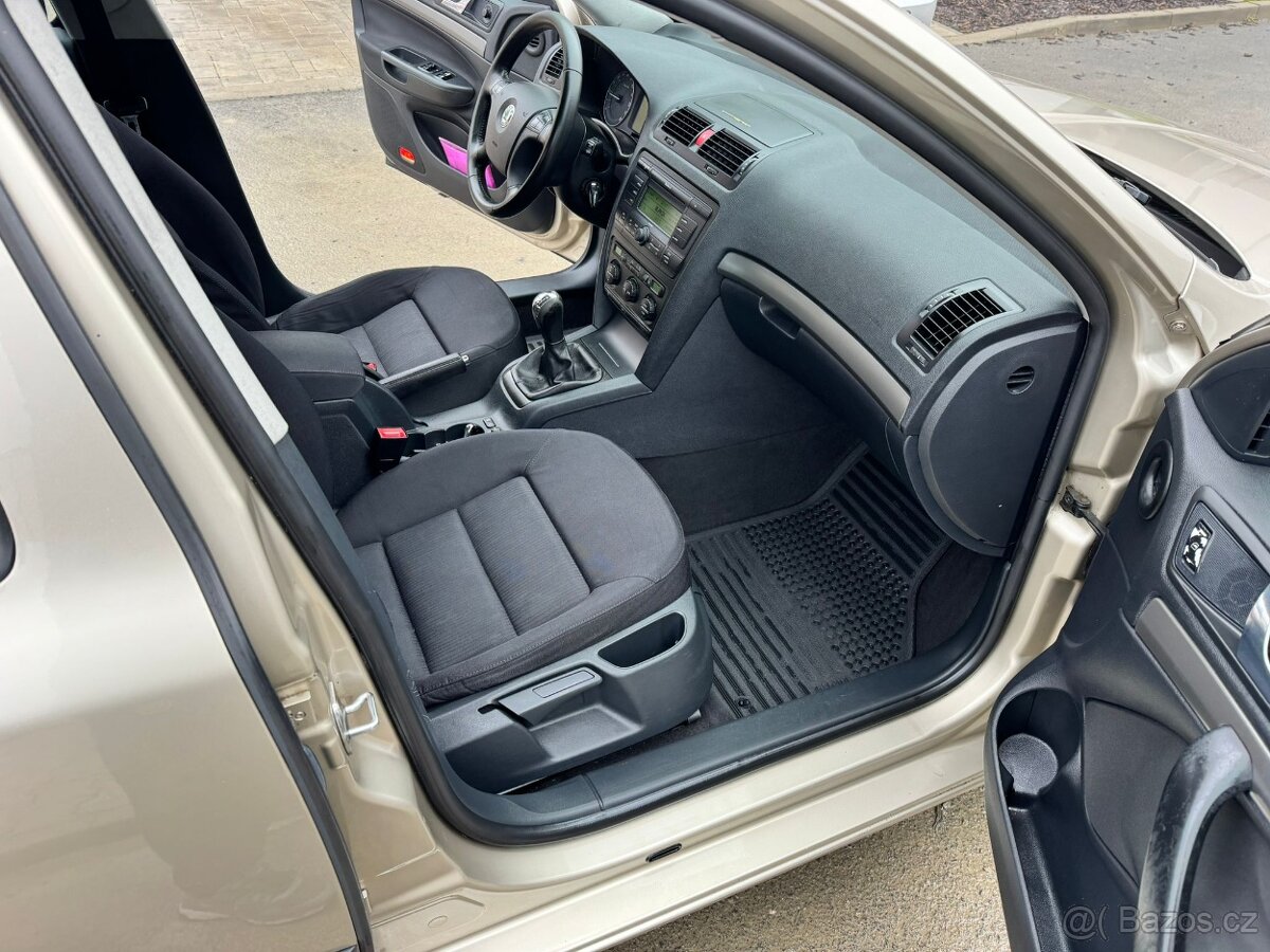 ŠKODA OCTAVIA 2.0TDI 103KW ELEGANCE - XENONY - 11