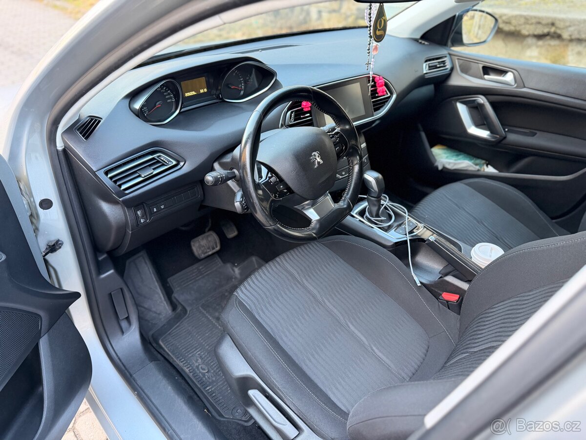 Peugeot 308 rok 2017 Combi 1.6HDi Automat - 11