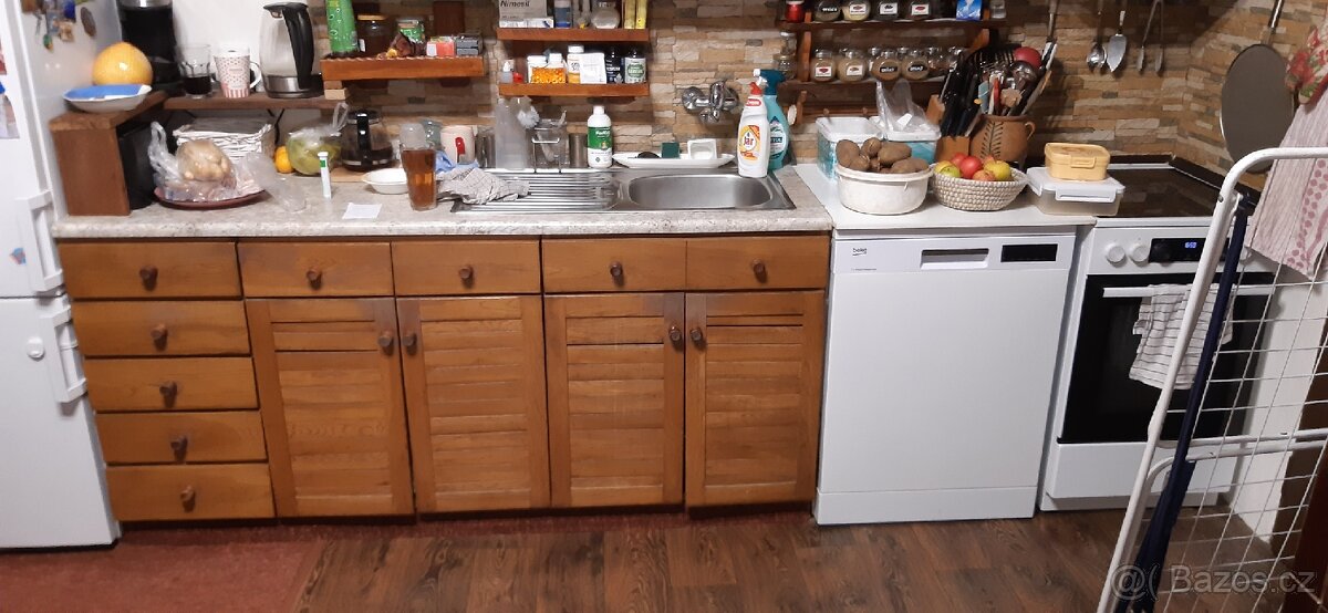 Kuchyňská linka z masivu + Rohové sezení - 11