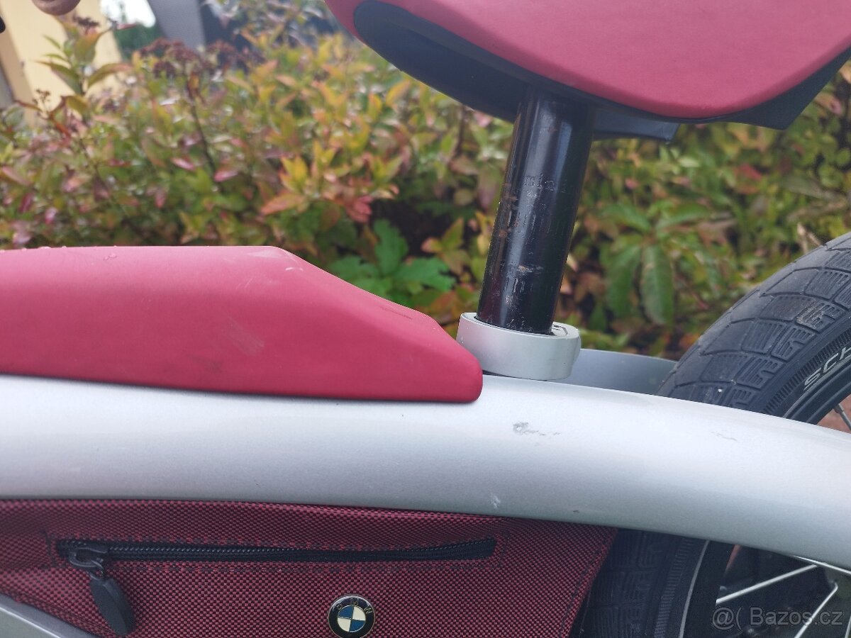 Červené dětské kolo BMW - 11