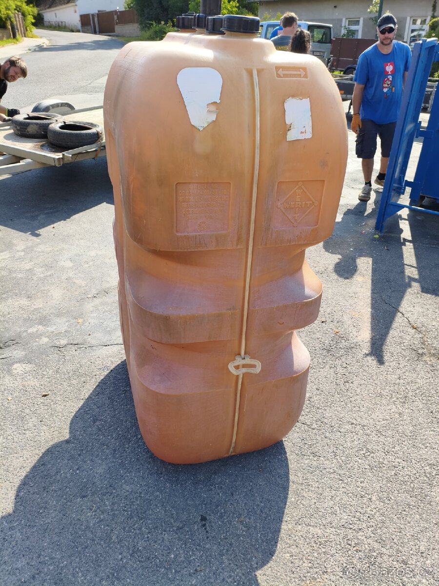 Plastová nádrž - 11