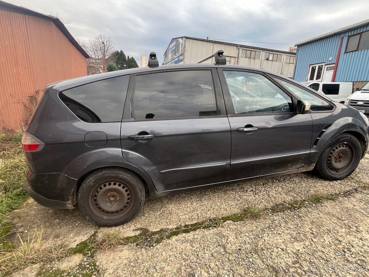 Ford S-Max - 11