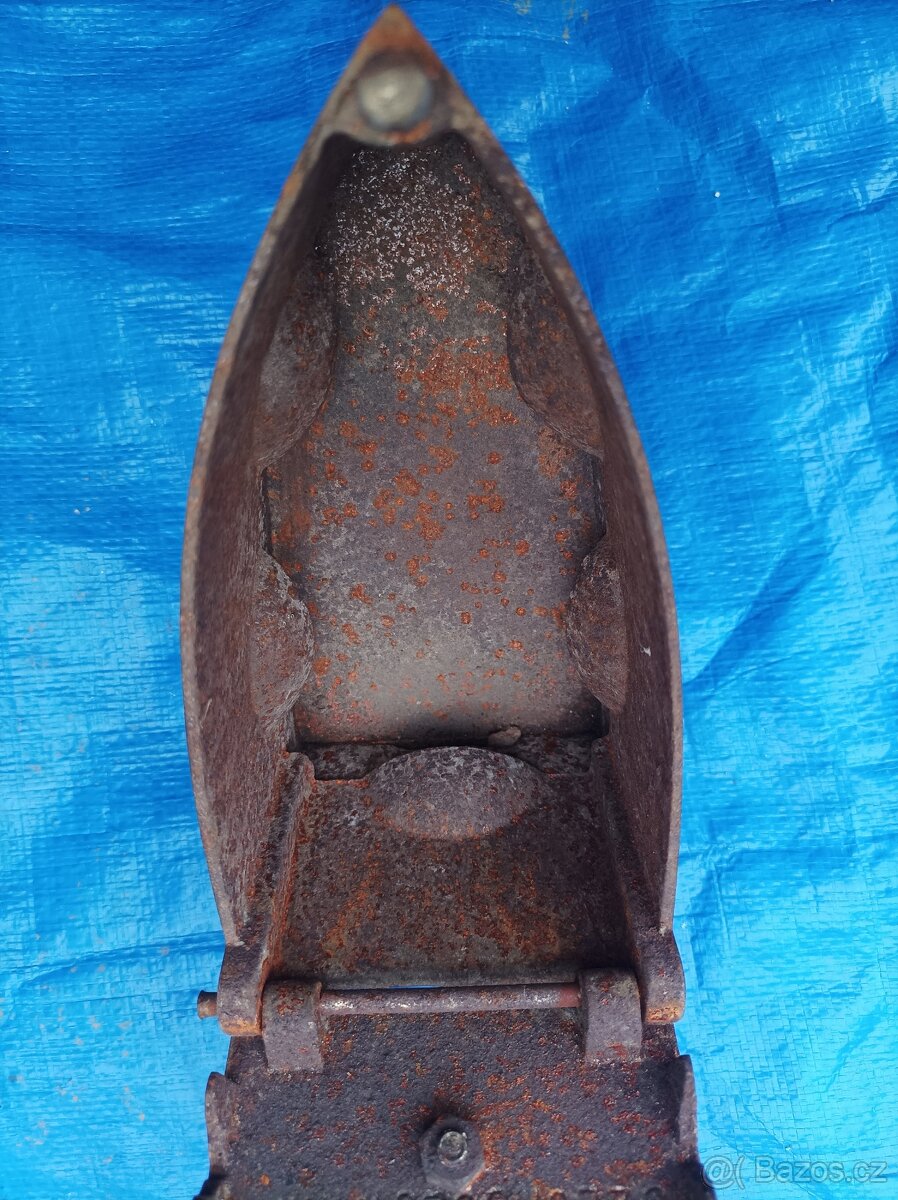 Stará žehlička, made in Czechoslovakia - 11