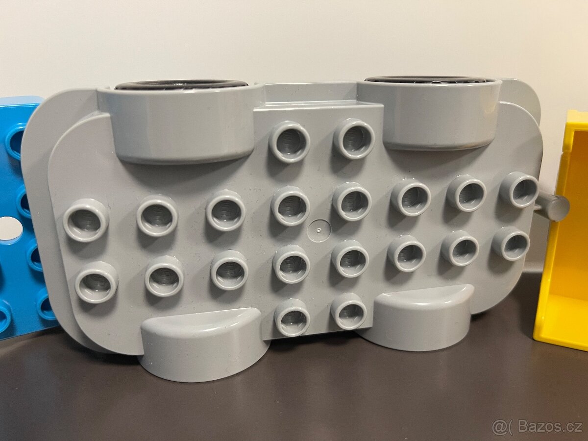 Lego Duplo modrý náklaďák - 11