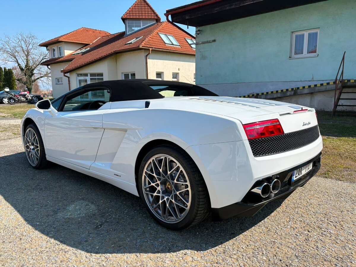 Lamborghiny Gallardo LP 550-2 bílá - 11