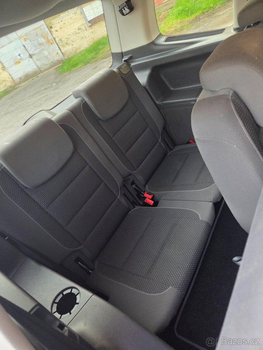 Dobrý den nabízím k prodeji krásný rodiny vůz Volkswagen Tou - 11