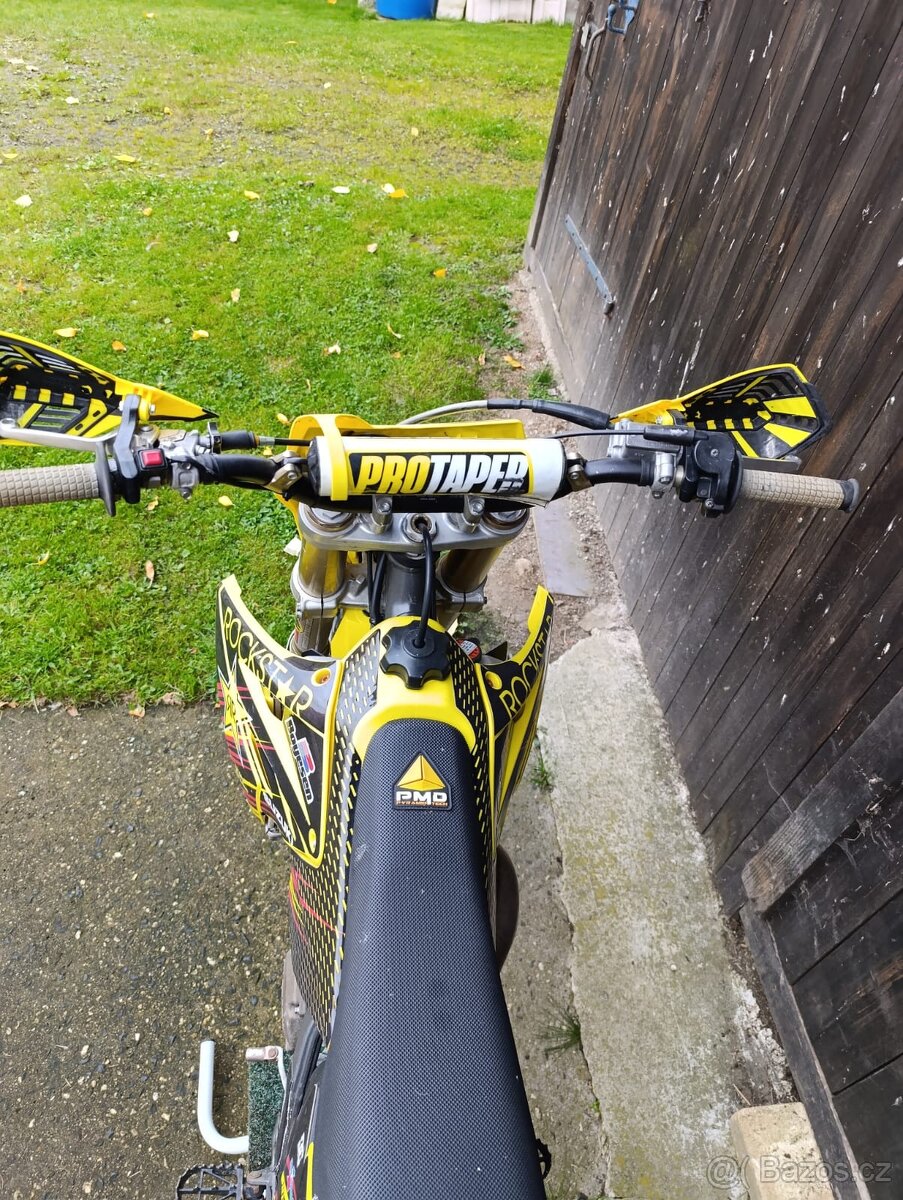 Suzuki RM 125 - 11
