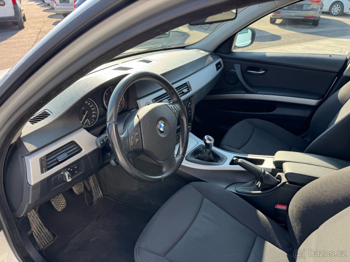 BMW Řada 3 Touring 318d - 11