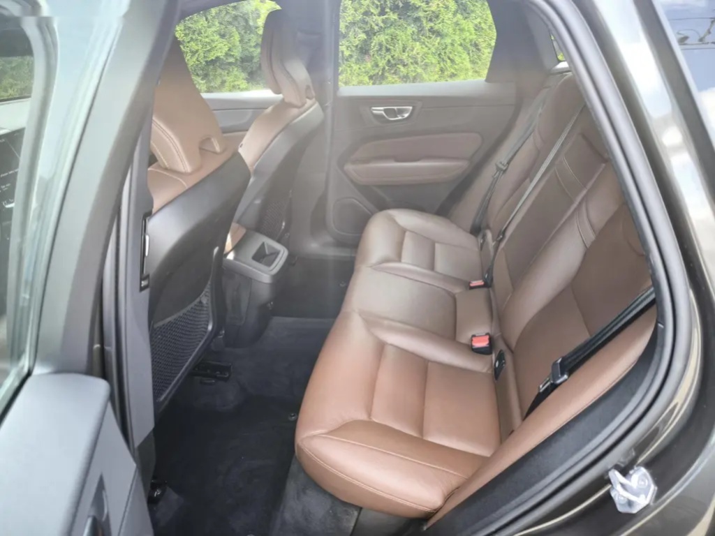 Volvo XC60, 2.0i B5 AWD Momentum Pro - 11