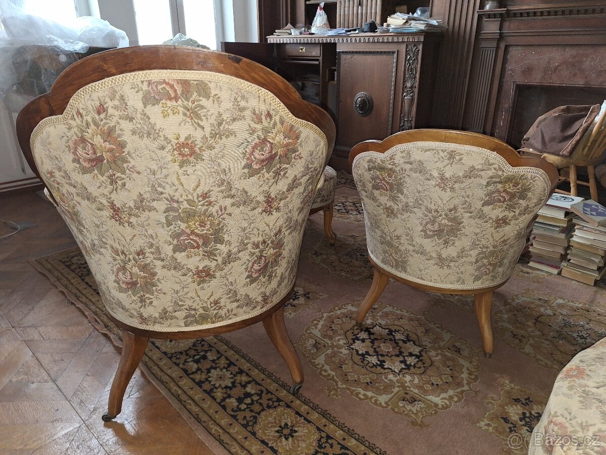 Starožitný nábytek - 11