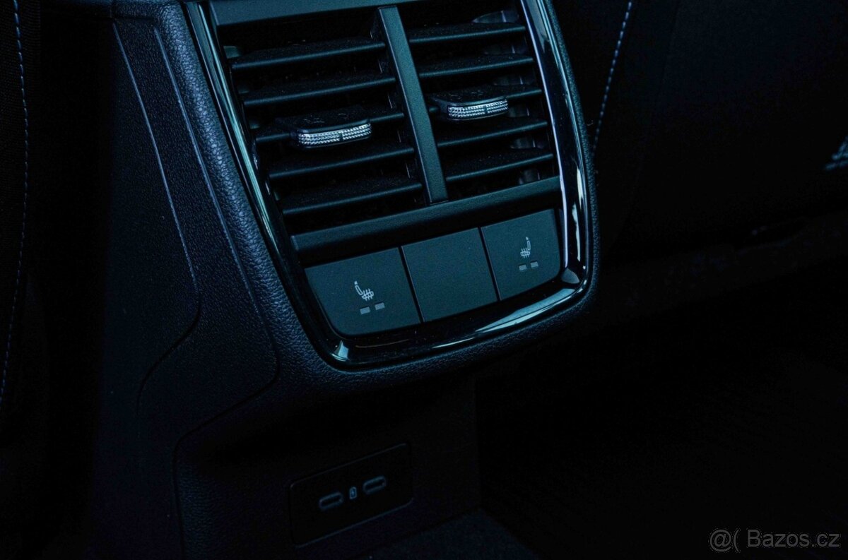 Škoda Kamiq 1.5 TSI Monte Carlo - 11