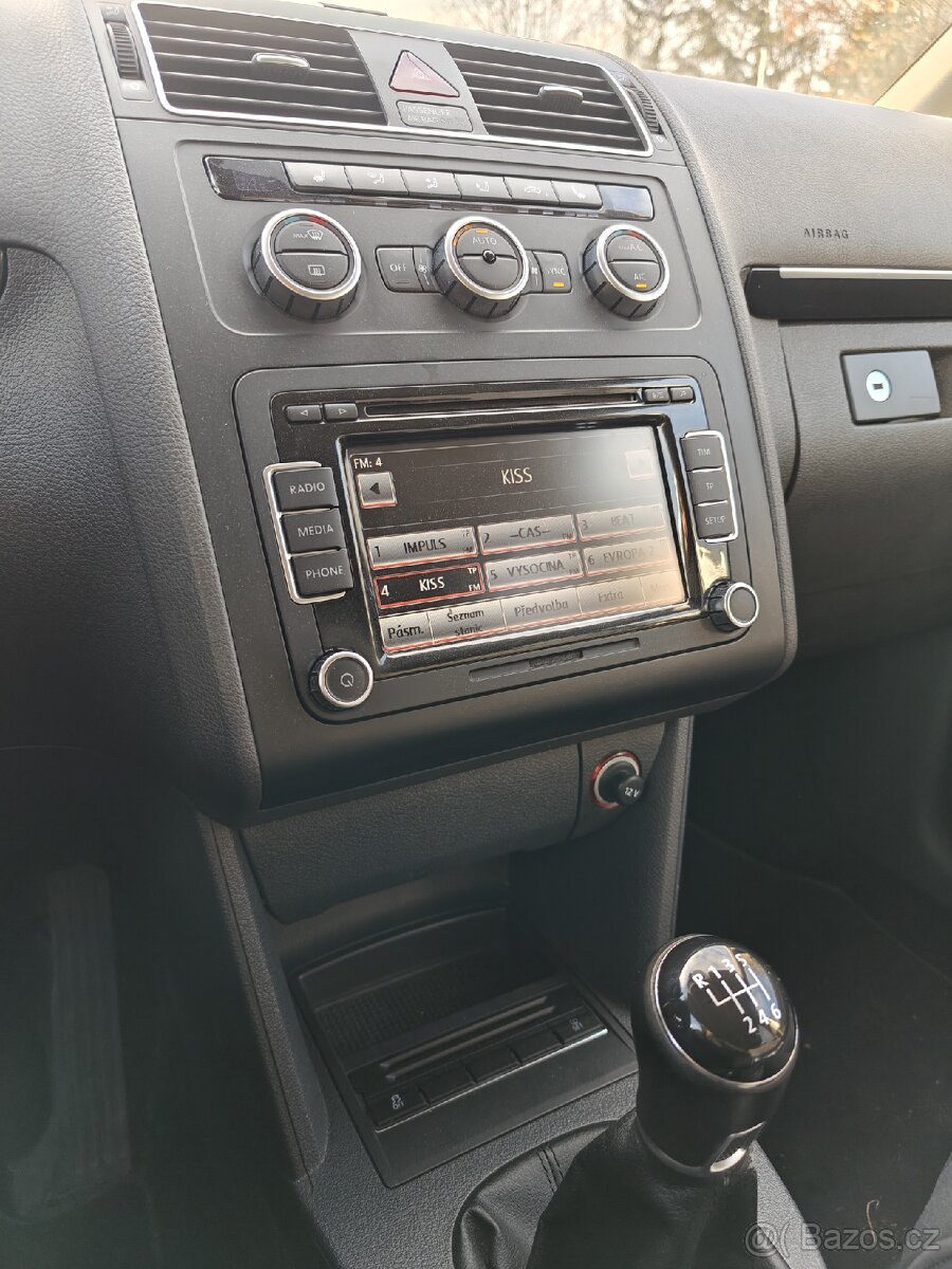 Volkswagen Touran 2.0tdi - HIGHLINE-ČR - 11