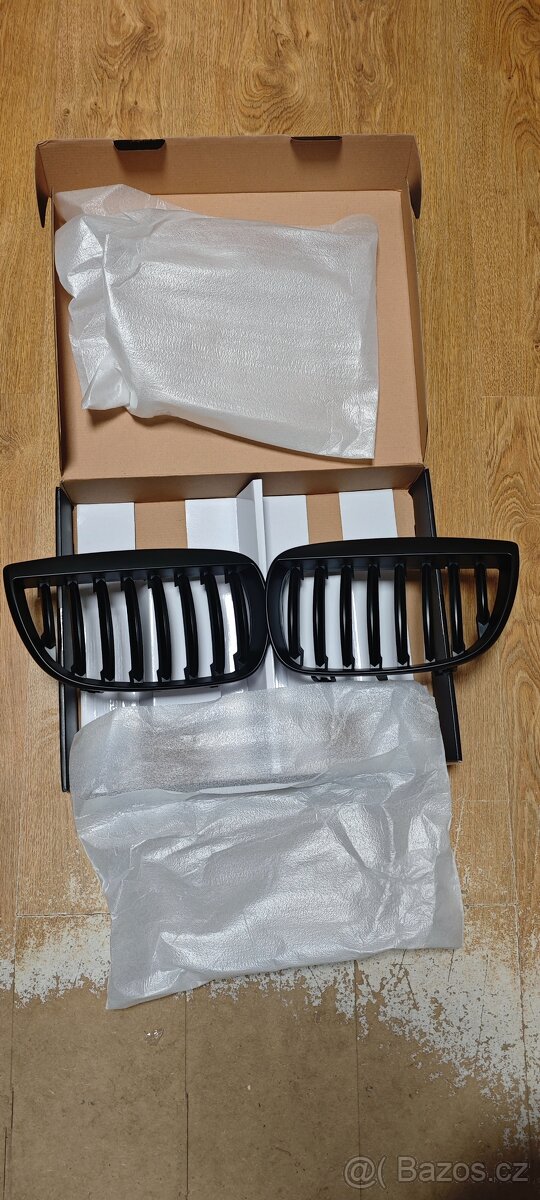 PŘEDNÍ MASKA, LEDVINKY BMW 1 E87, E81, 2004-2007, ČERNÁ - 11