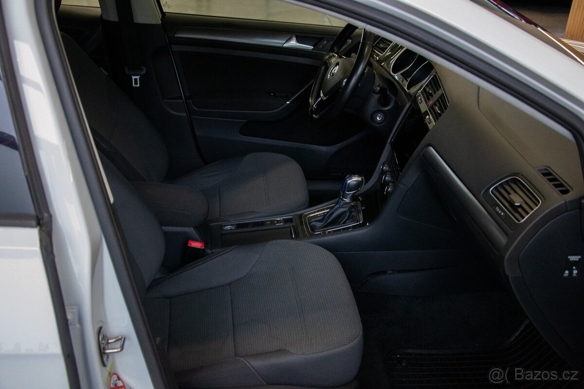 Volkswagen e-Golf - 11