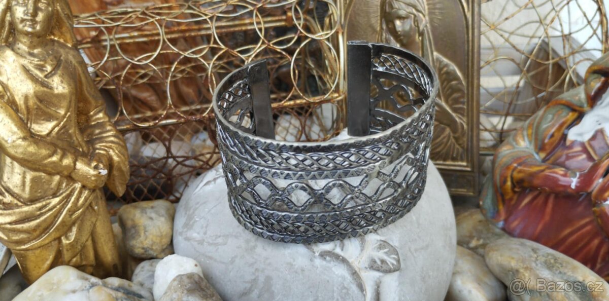 Staré šperky a bižuterie viz fota. Cena za kus 150 Kč. - 11