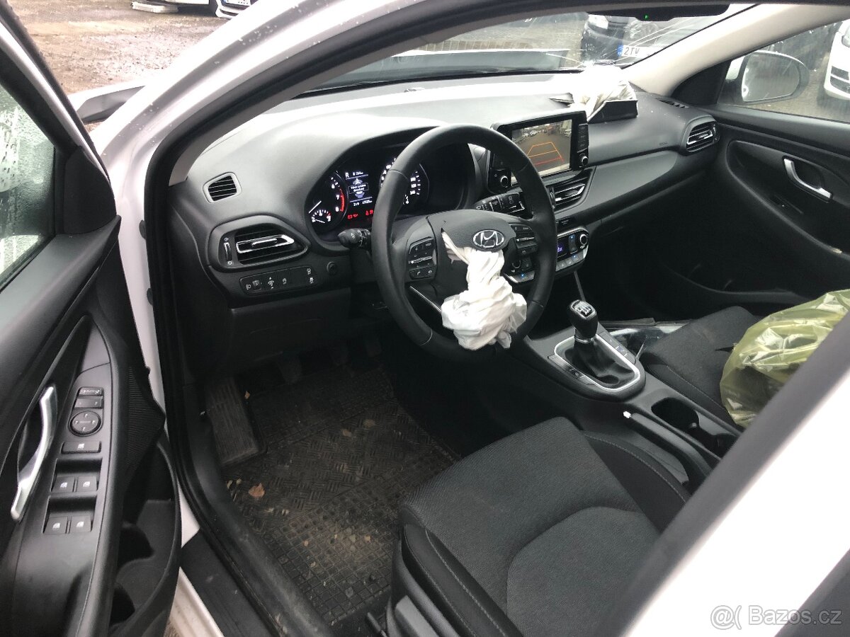 Hyundai I30 1.5i 67000KM POJÍZDNÉ - 11