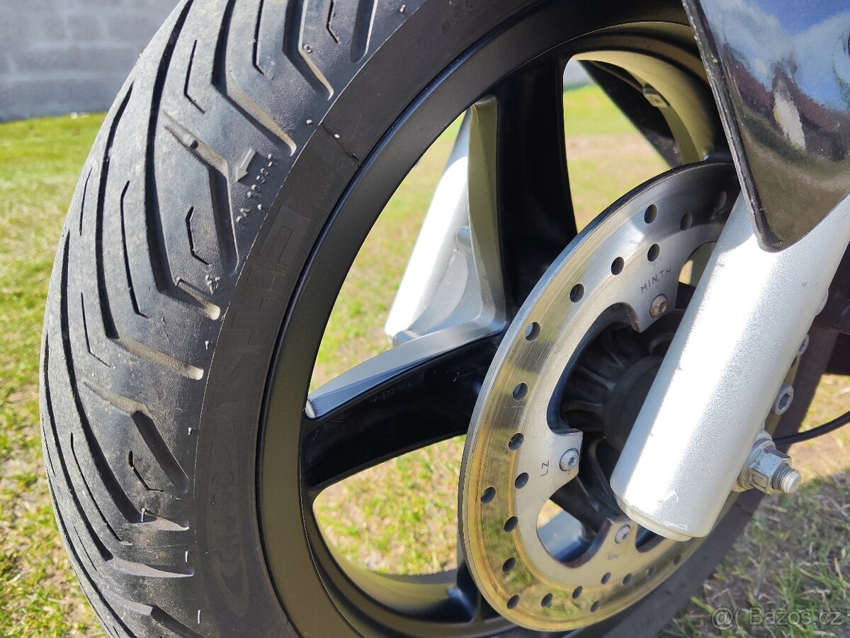 Aprilia SR MAX 125 - 11