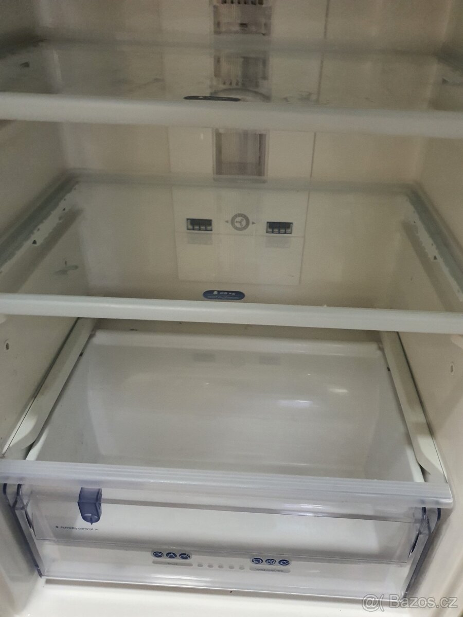 Whirlpool – IKEA velká lednice, výrobník ledu - 11