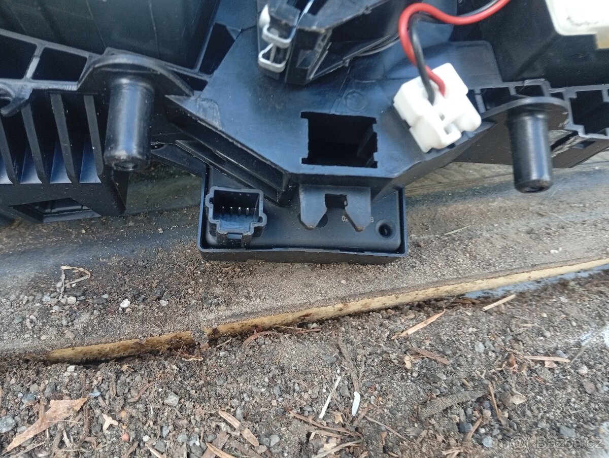 RENAULT TRAFIC 3, OPEL VIVARO B PÁČKY POD VOLANT S ESP - 11